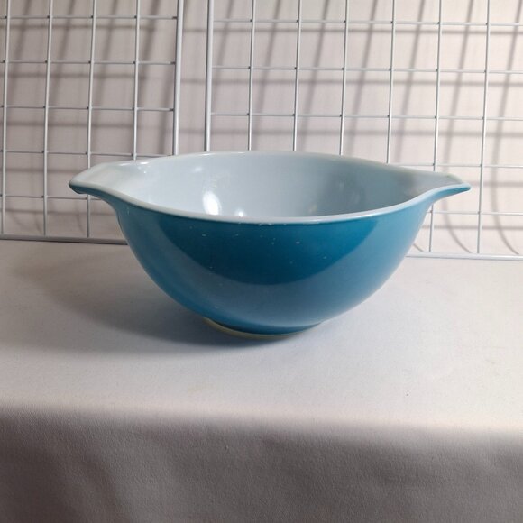 Vintage Pyrex Horizon Blue Cinderella Mixing Bowl #442 1.5 Qt Dia 7 In MilkGlass - Picture 2 of 10